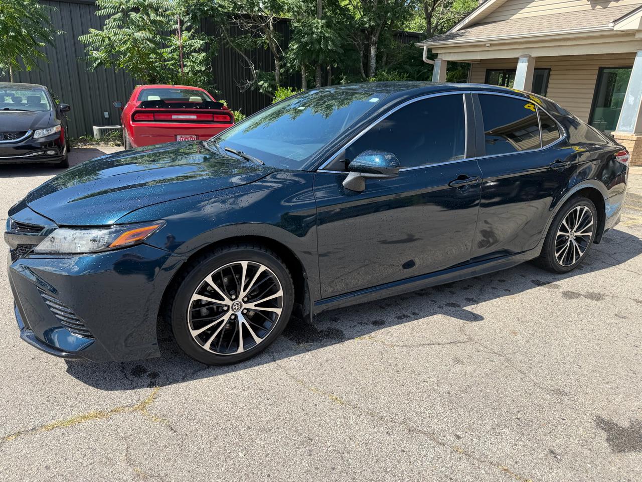 Toyota Camry SE 2020