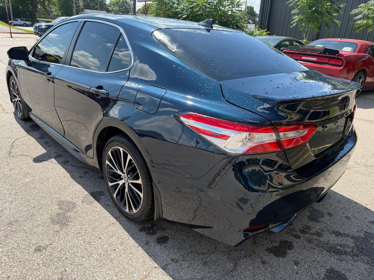 Toyota Camry SE 2020