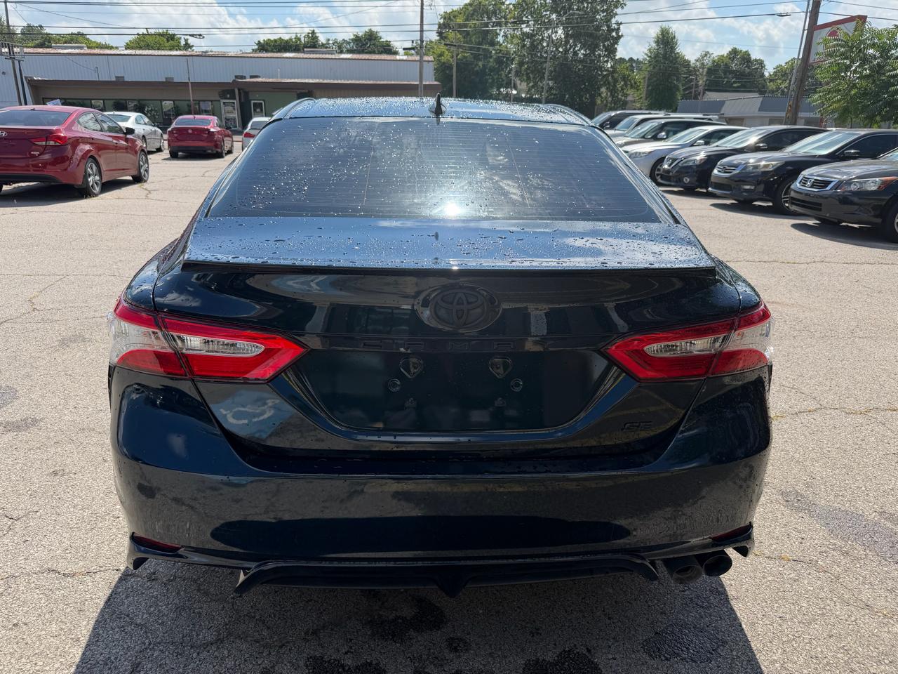 Toyota Camry SE 2020