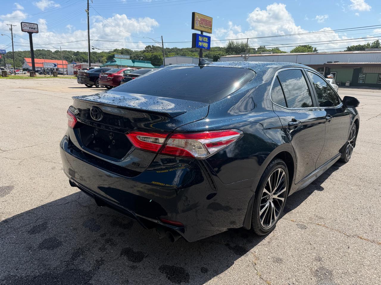 Toyota Camry SE 2020