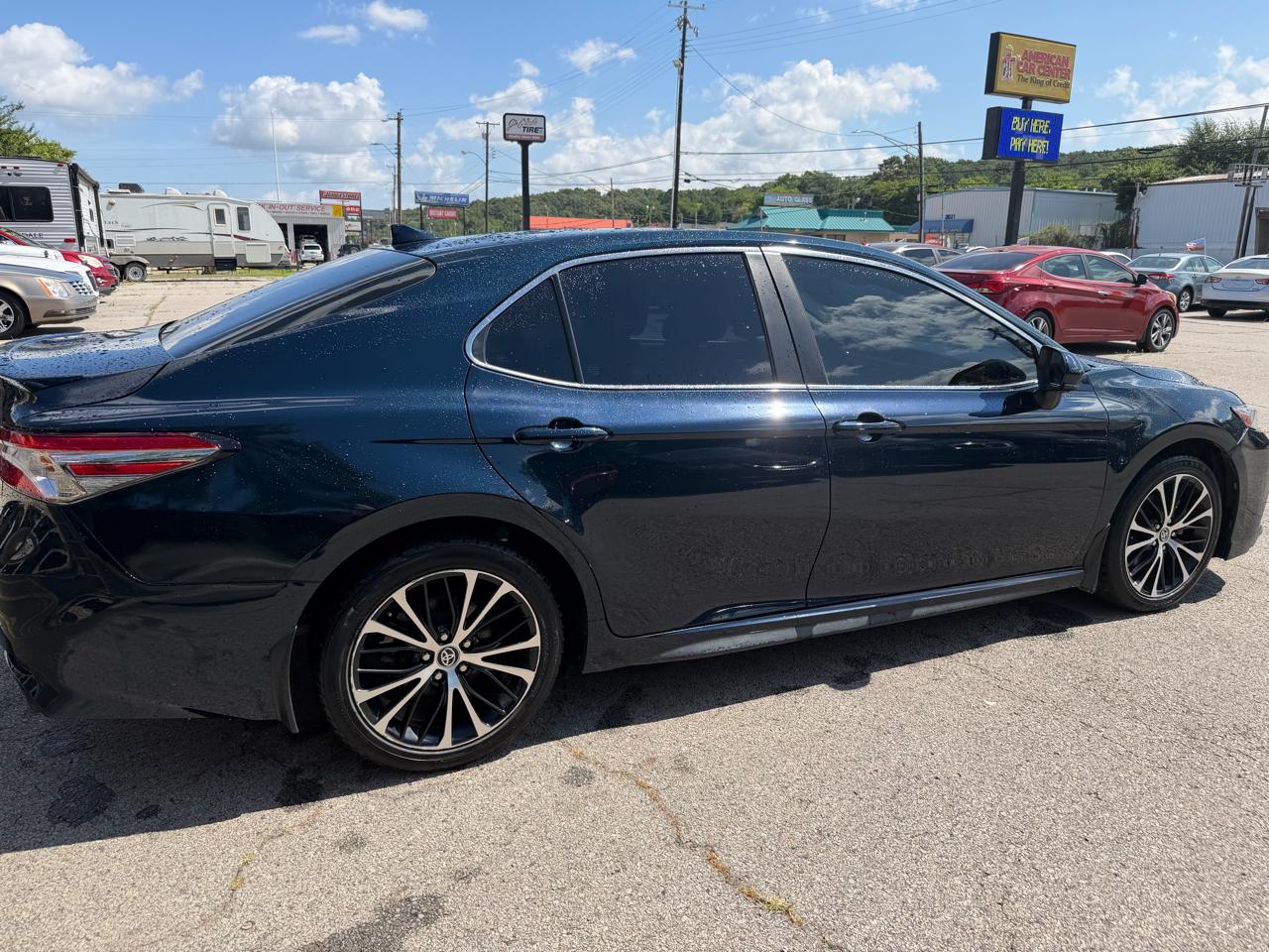 Toyota Camry SE 2020