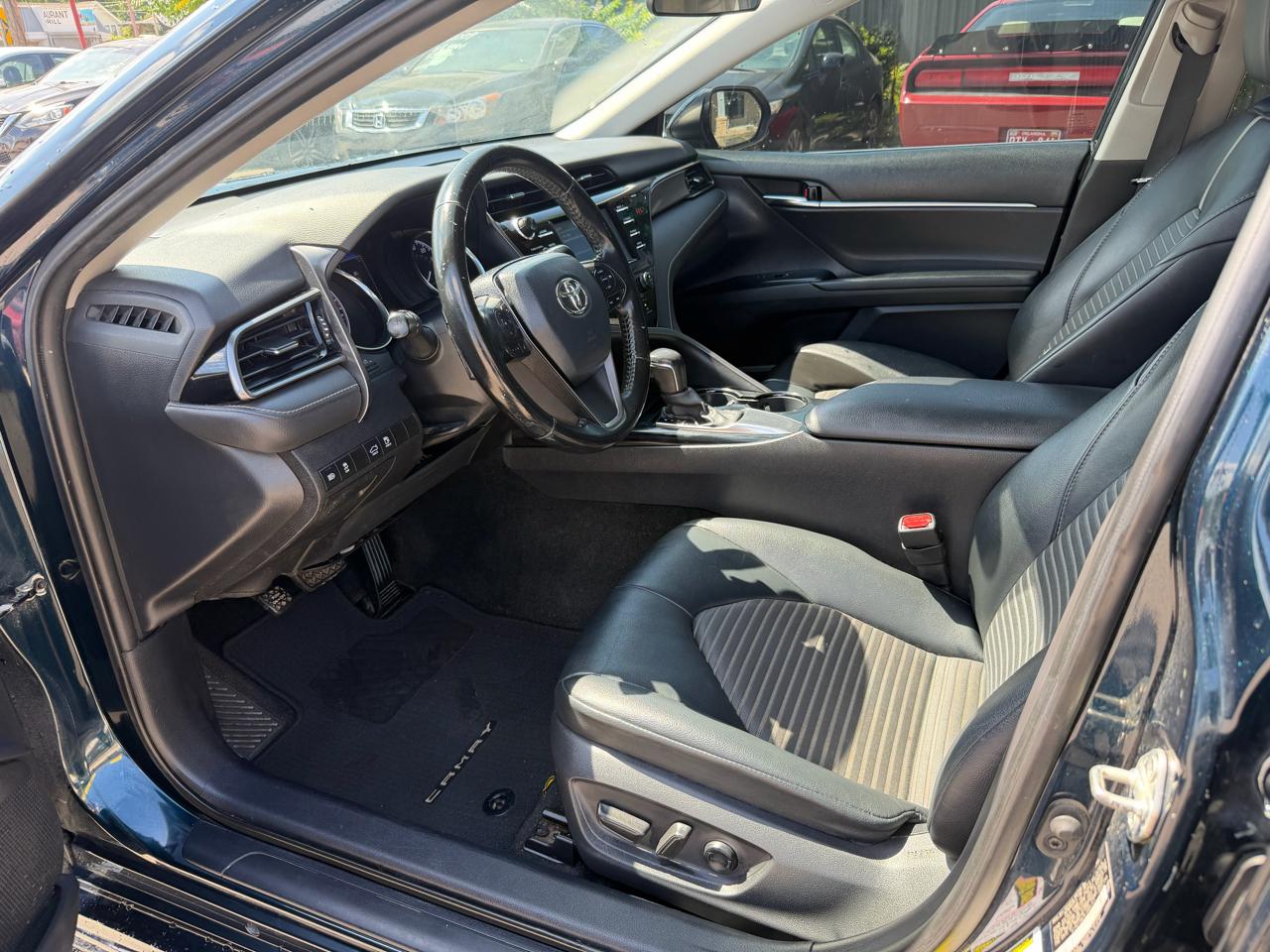 Toyota Camry SE 2020