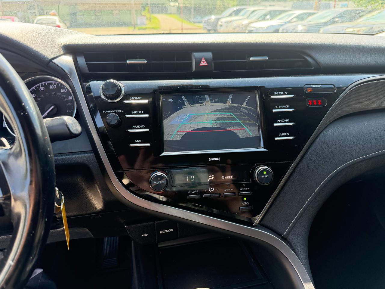 Toyota Camry SE 2020