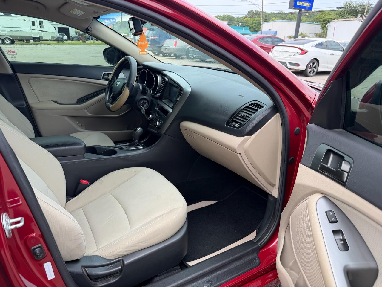 Kia Optima LX MT 2012