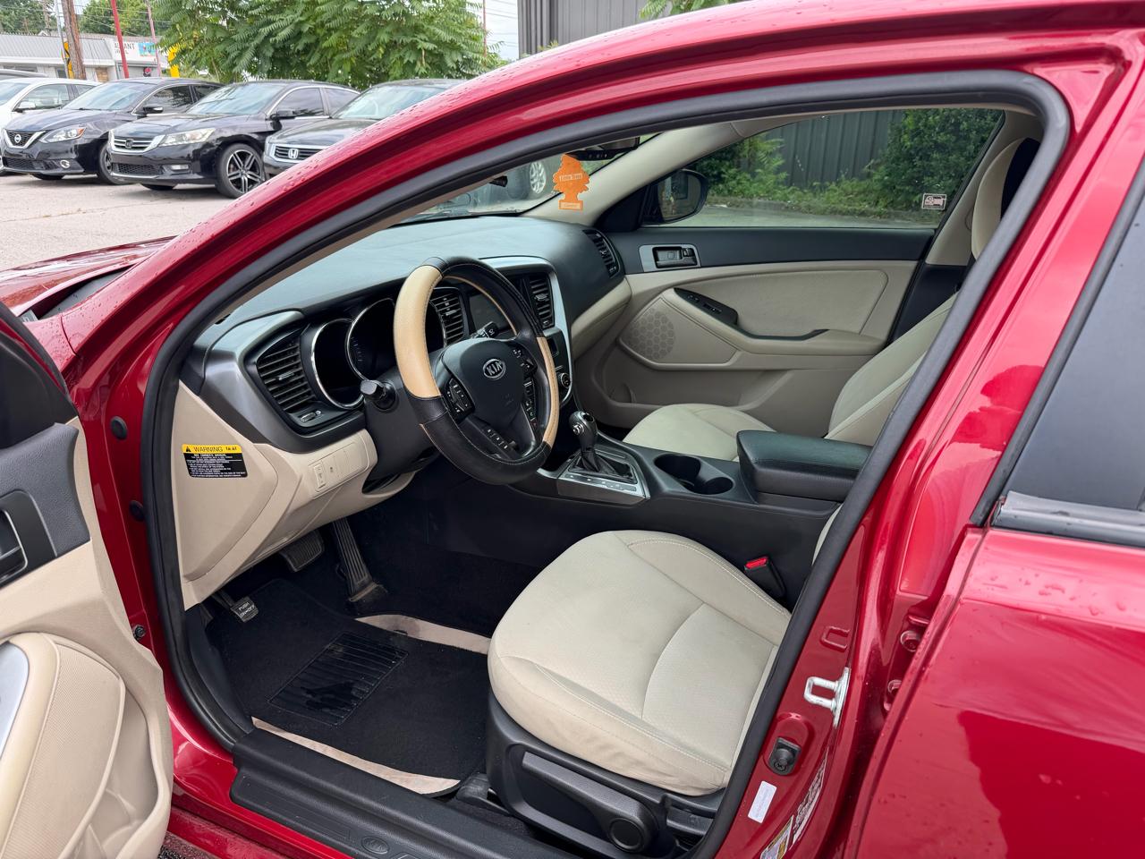 Kia Optima LX MT 2012