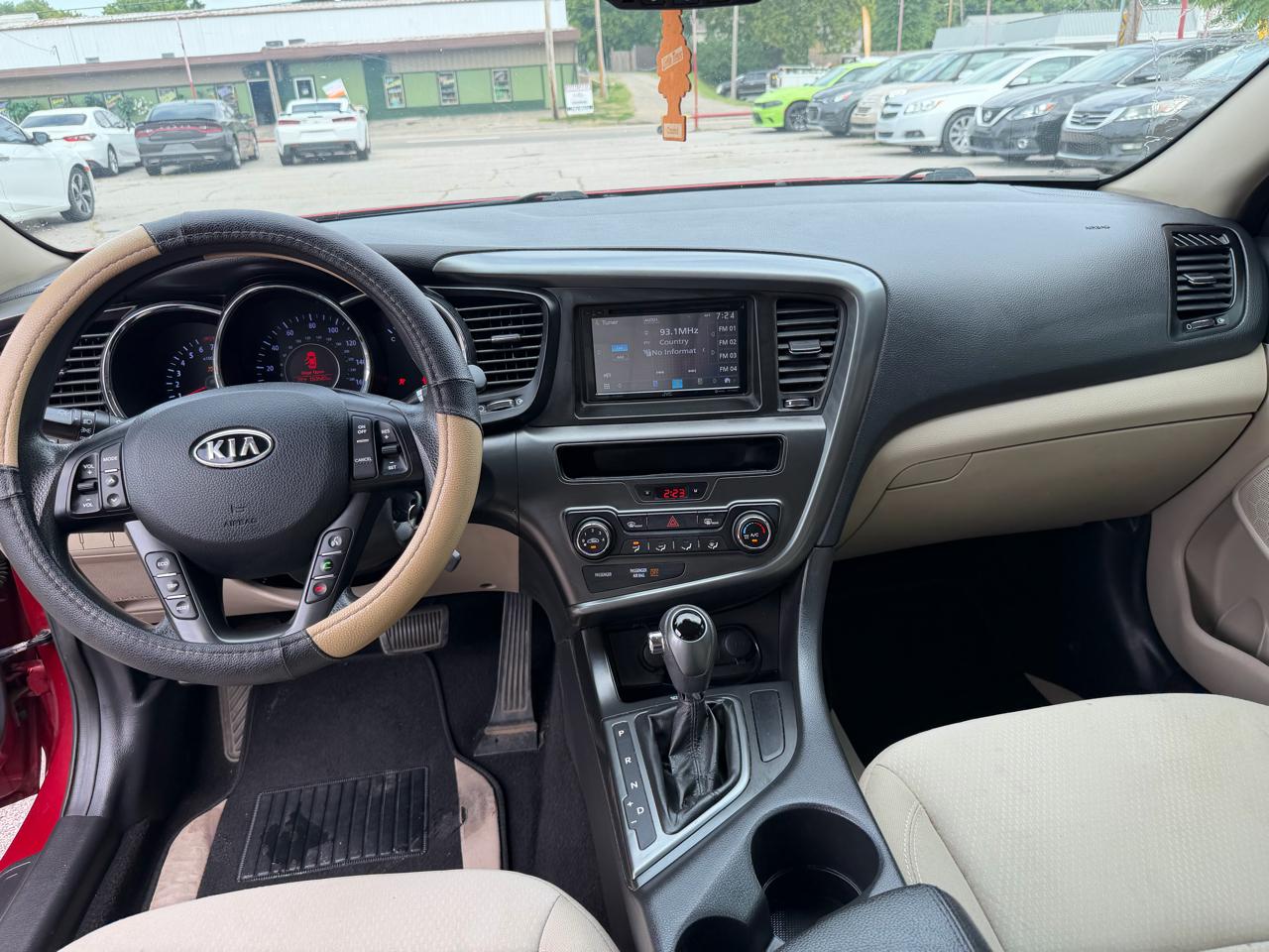 Kia Optima LX MT 2012