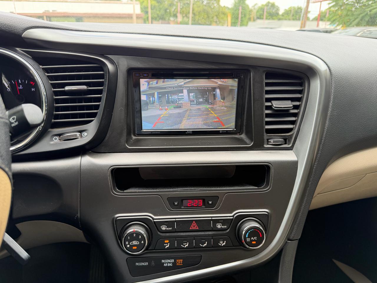 Kia Optima LX MT 2012