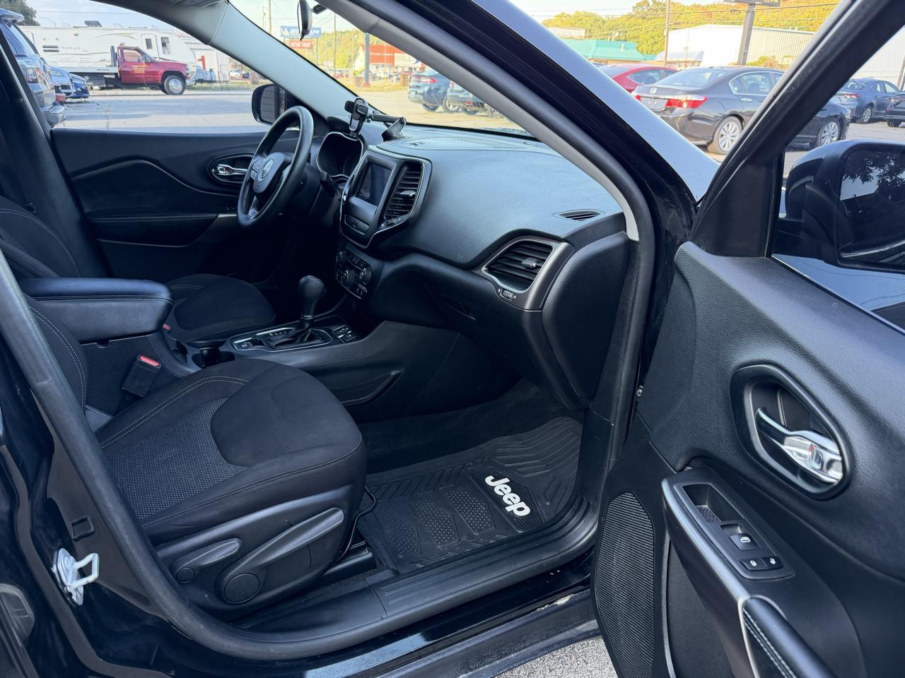 Jeep Cherokee Latitude FWD 2019
