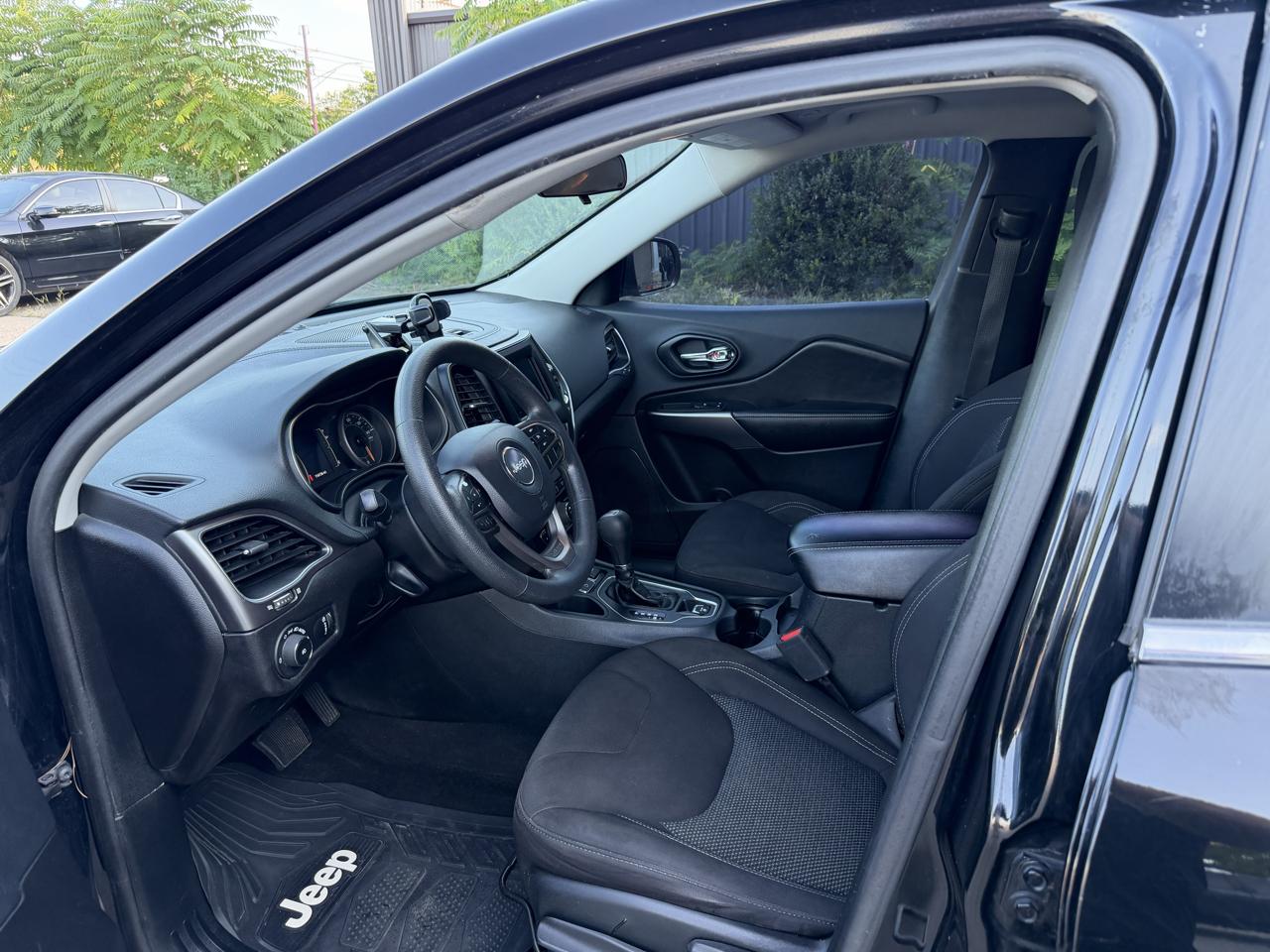 Jeep Cherokee Latitude FWD 2019