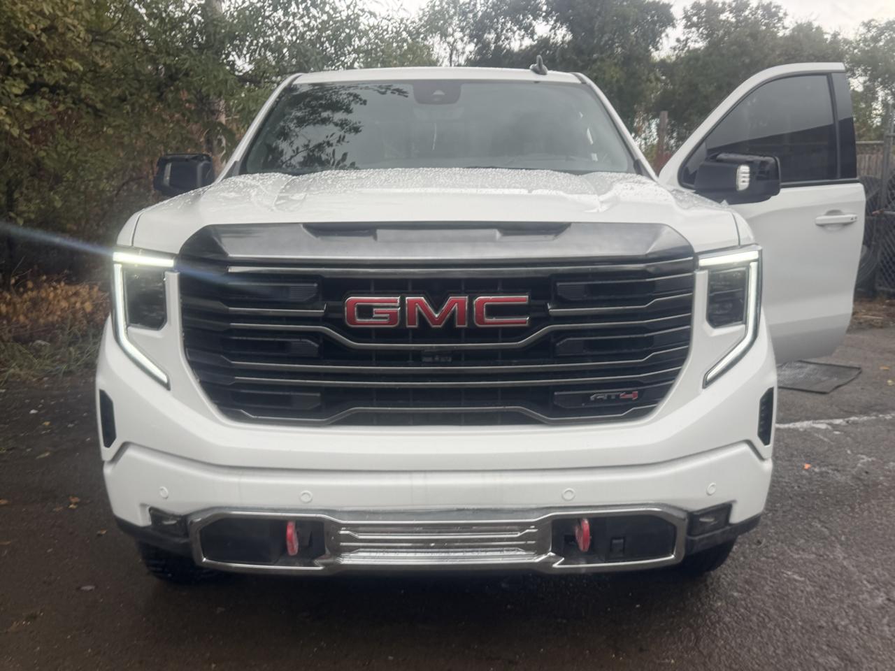 GMC Sierra 1500 AT4 Crew Cab 4WD 2024