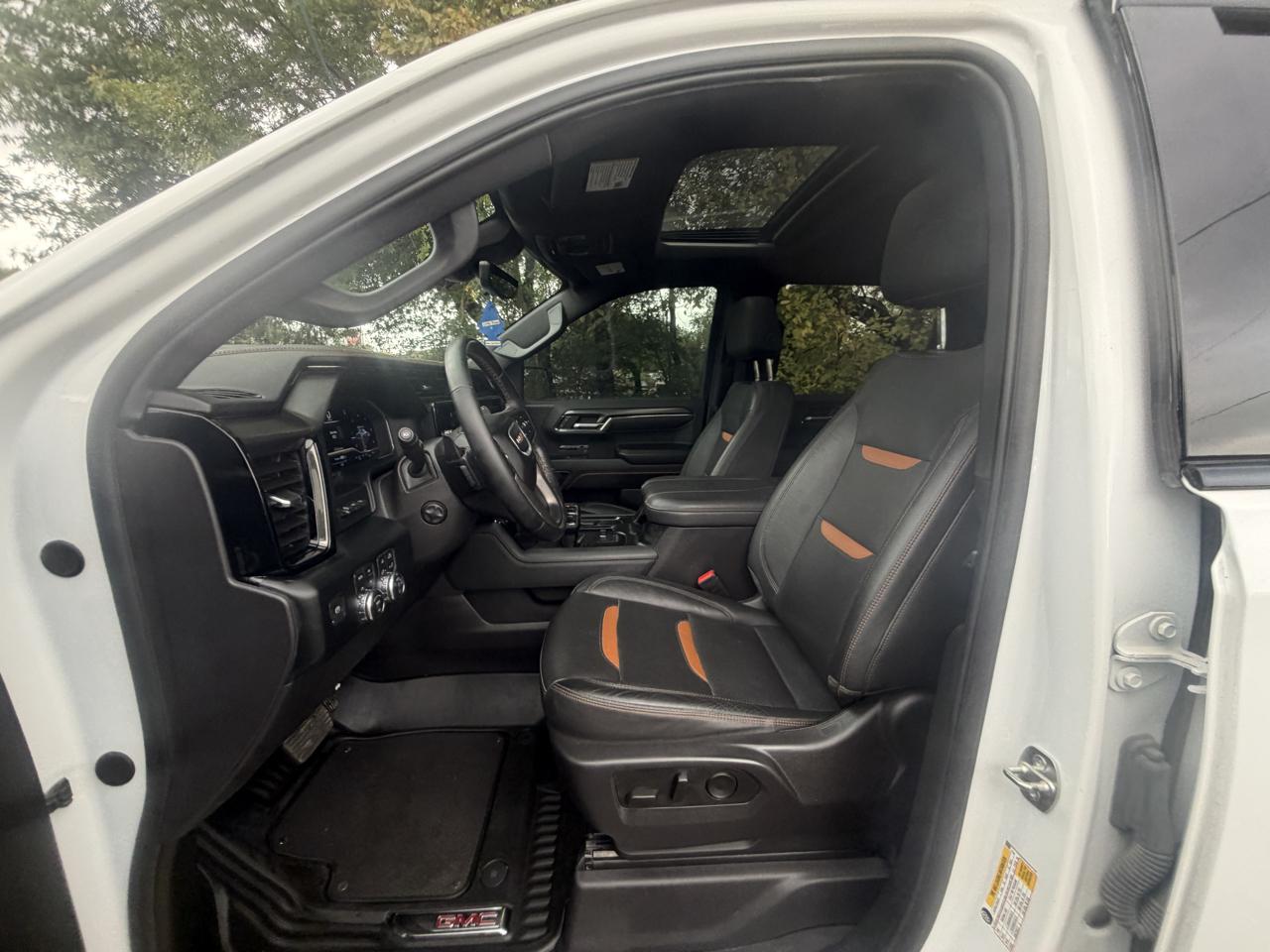GMC Sierra 1500 AT4 Crew Cab 4WD 2024