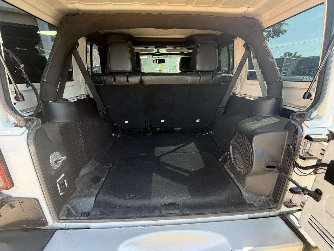 Jeep Wrangler Unlimited Sahara 4WD 2014