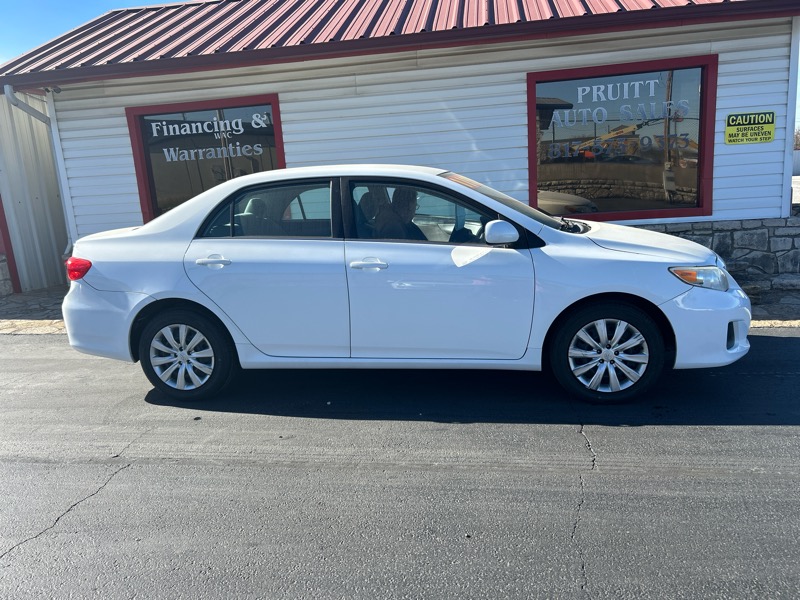 Toyota Corolla S 5-Speed MT 2013