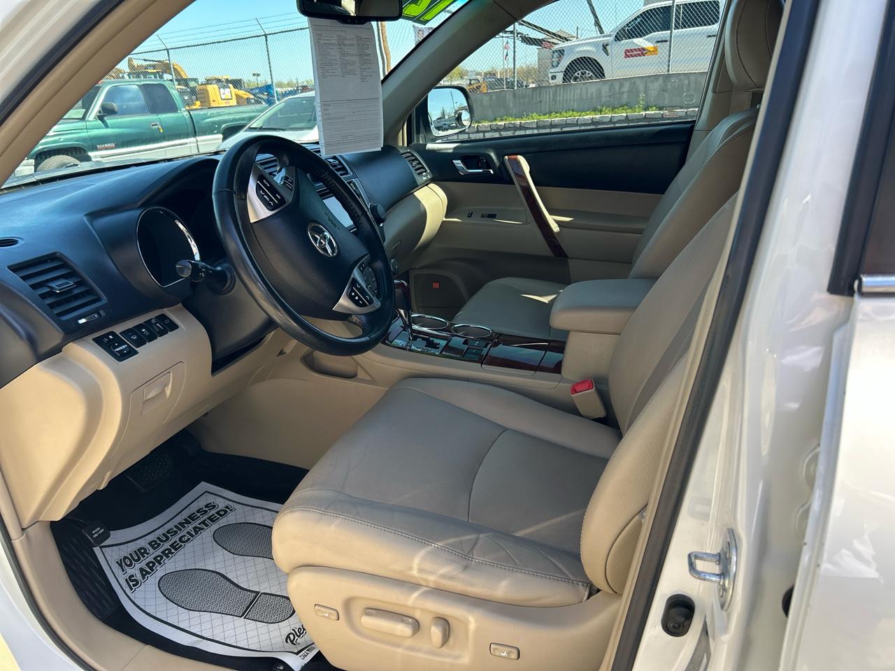 Toyota Highlander Limited 2WD 2013