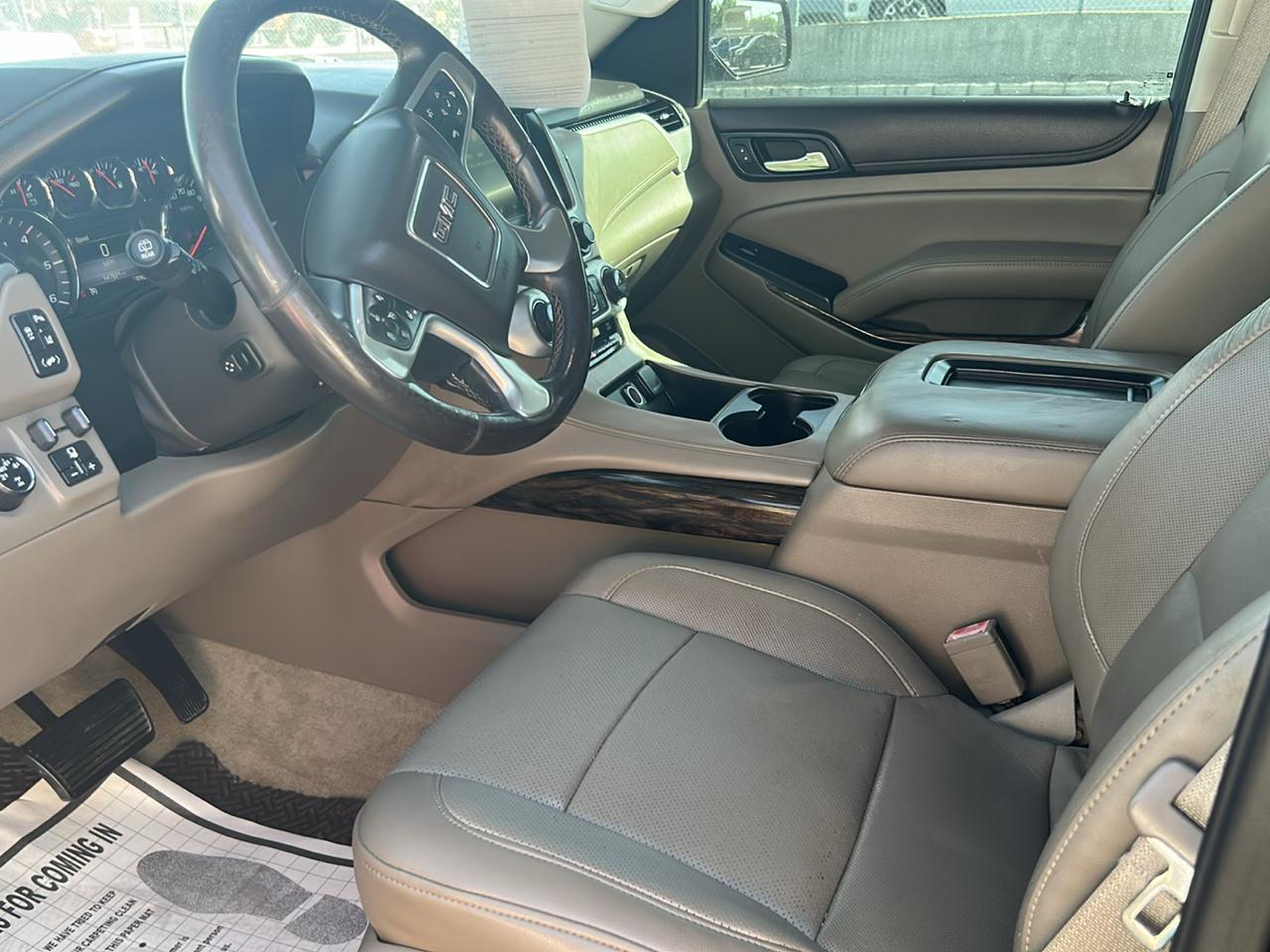 GMC Yukon XL SLT 1/2 Ton 4WD 2015