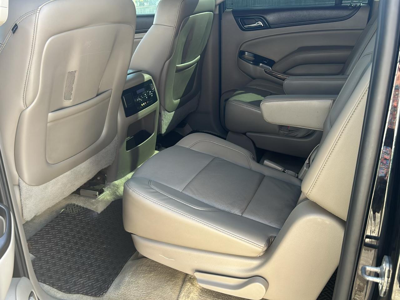GMC Yukon XL SLT 1/2 Ton 4WD 2015