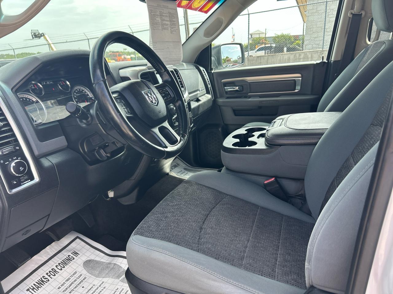 RAM 1500 SLT Crew Cab SWB 4WD 2017