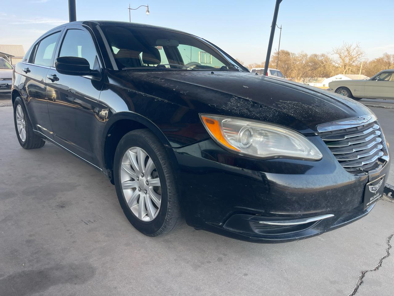 Chrysler 200 4dr Sdn Touring 2012