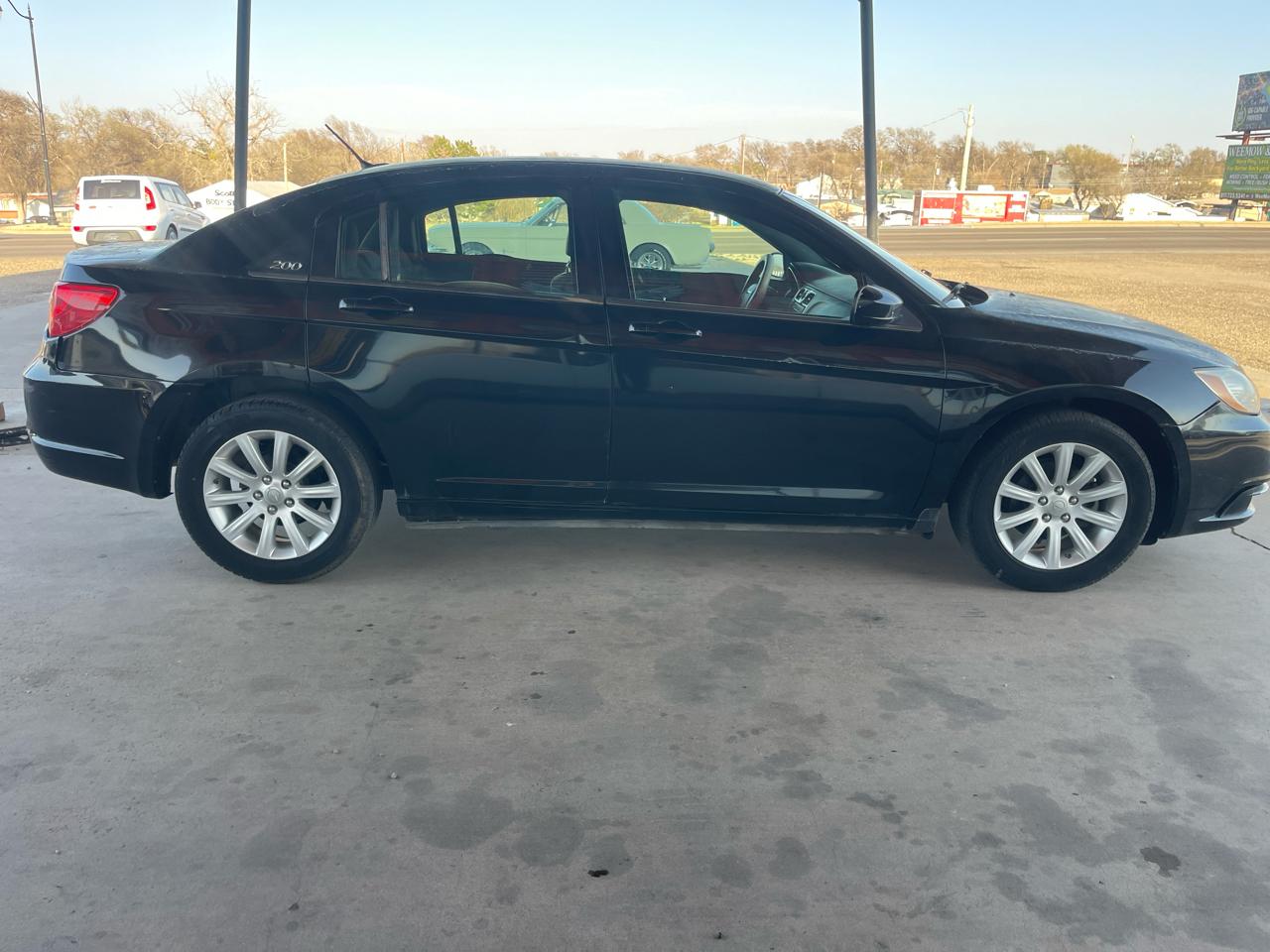 Chrysler 200 4dr Sdn Touring 2012