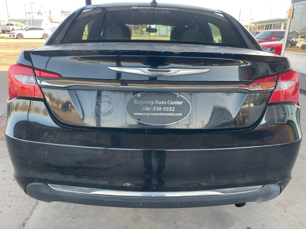 Chrysler 200 4dr Sdn Touring 2012