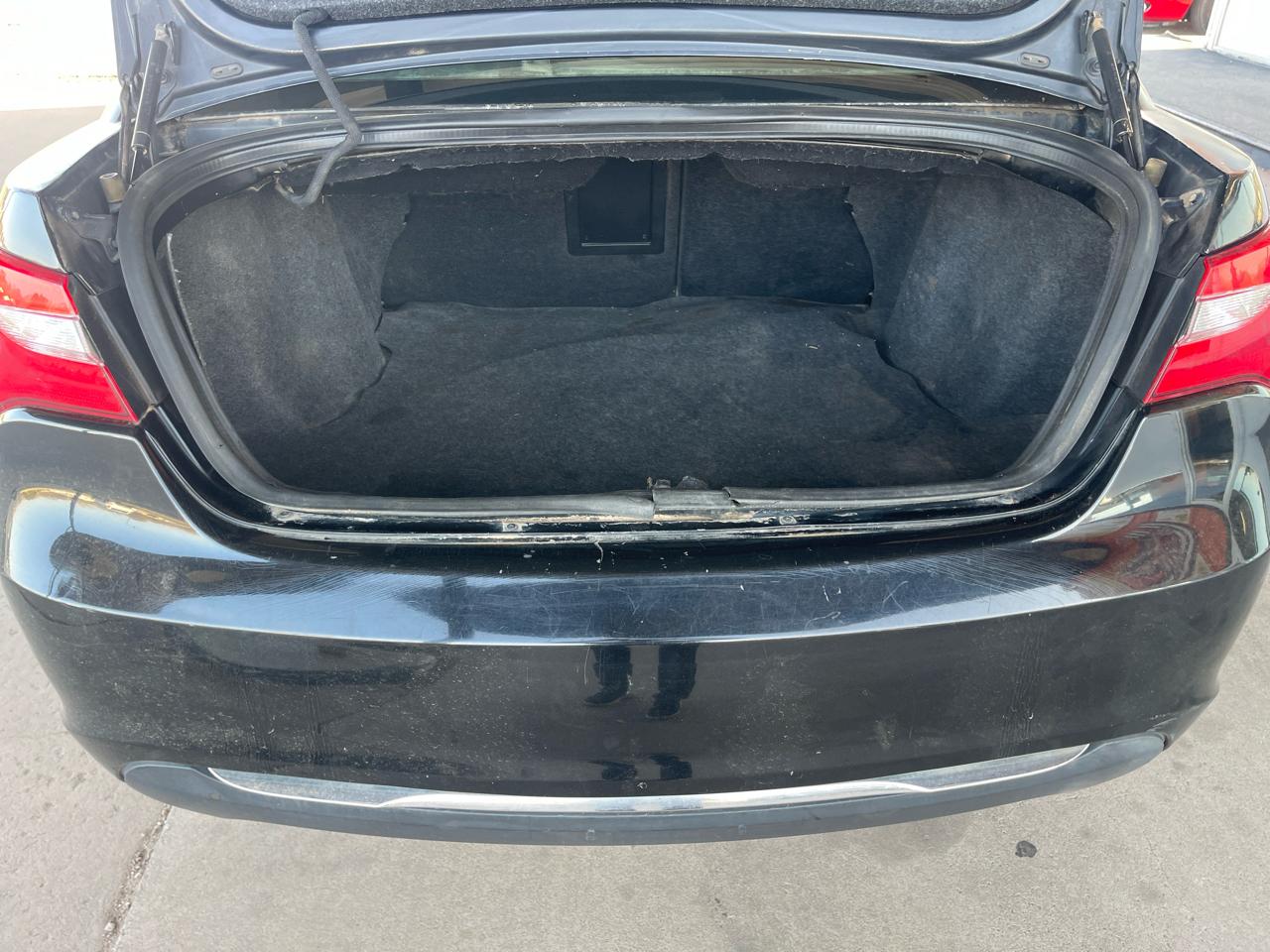 Chrysler 200 4dr Sdn Touring 2012