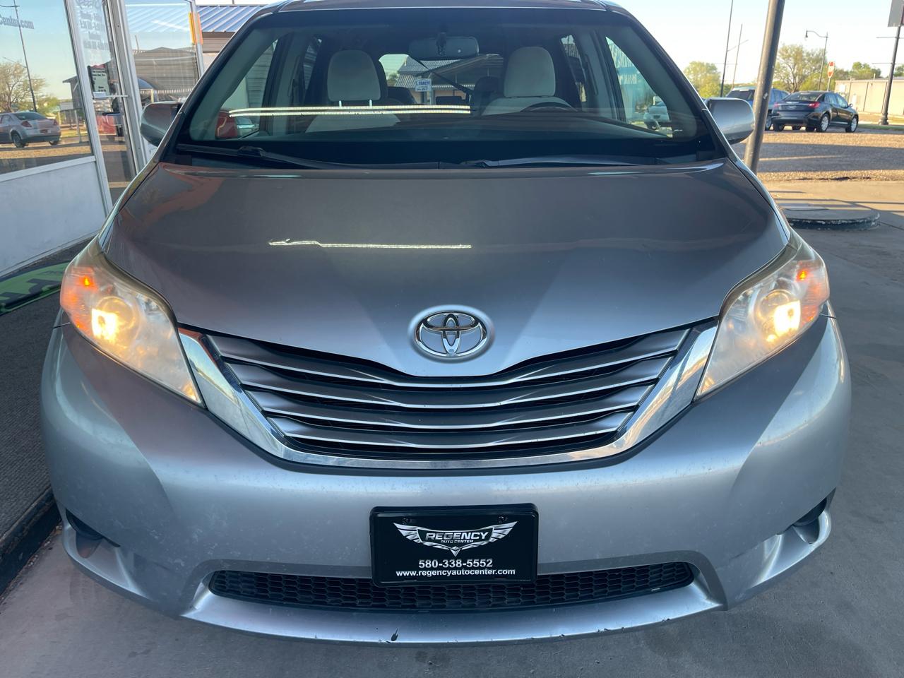 Toyota Sienna 5dr 8-Pass Van LE FWD (Natl) 2015