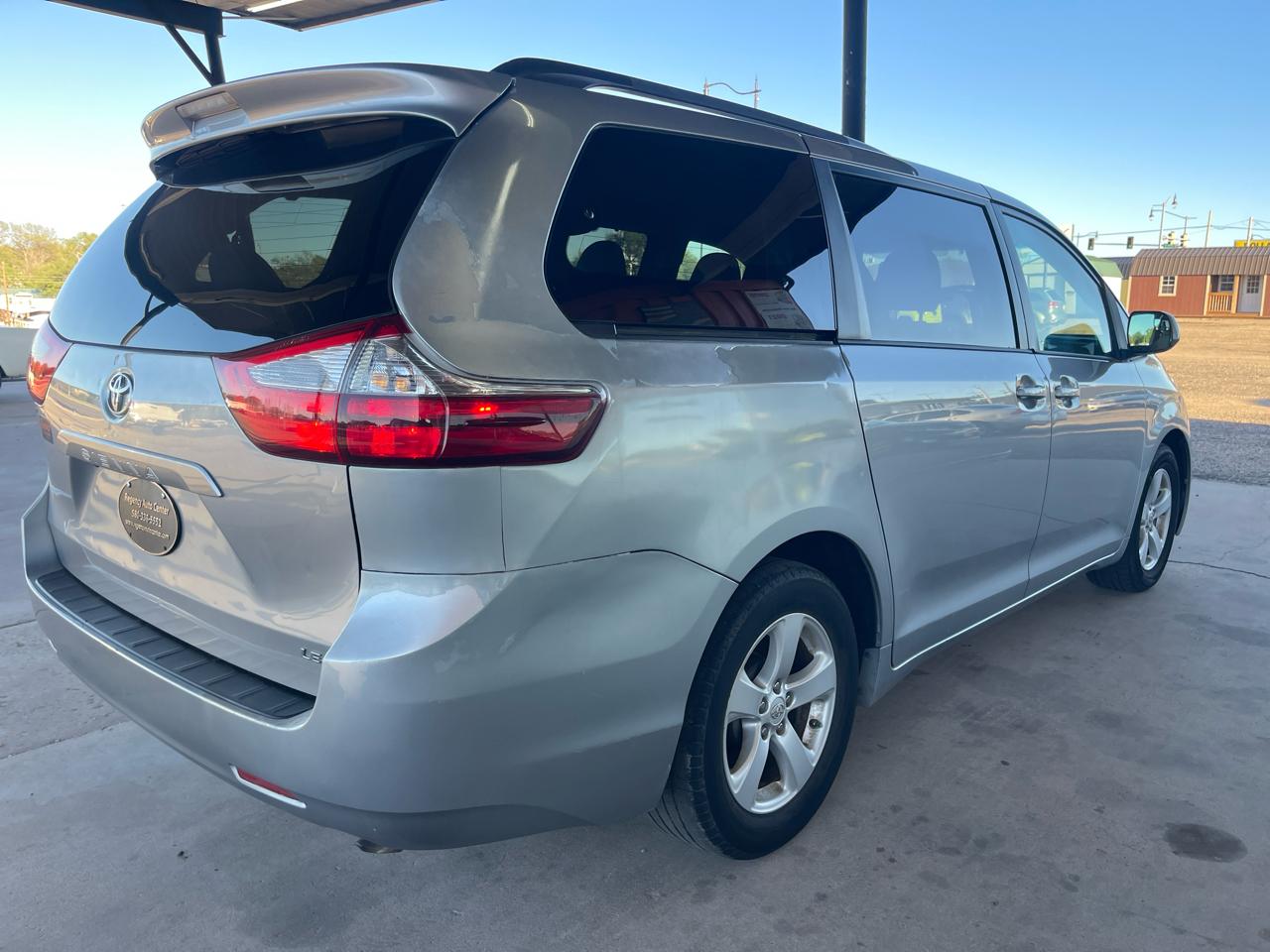 Toyota Sienna 5dr 8-Pass Van LE FWD (Natl) 2015