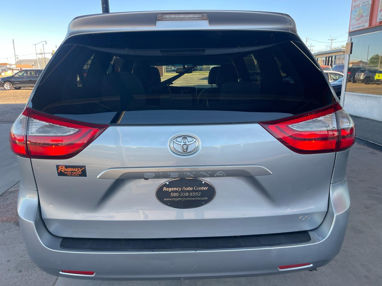 Toyota Sienna 5dr 8-Pass Van LE FWD (Natl) 2015