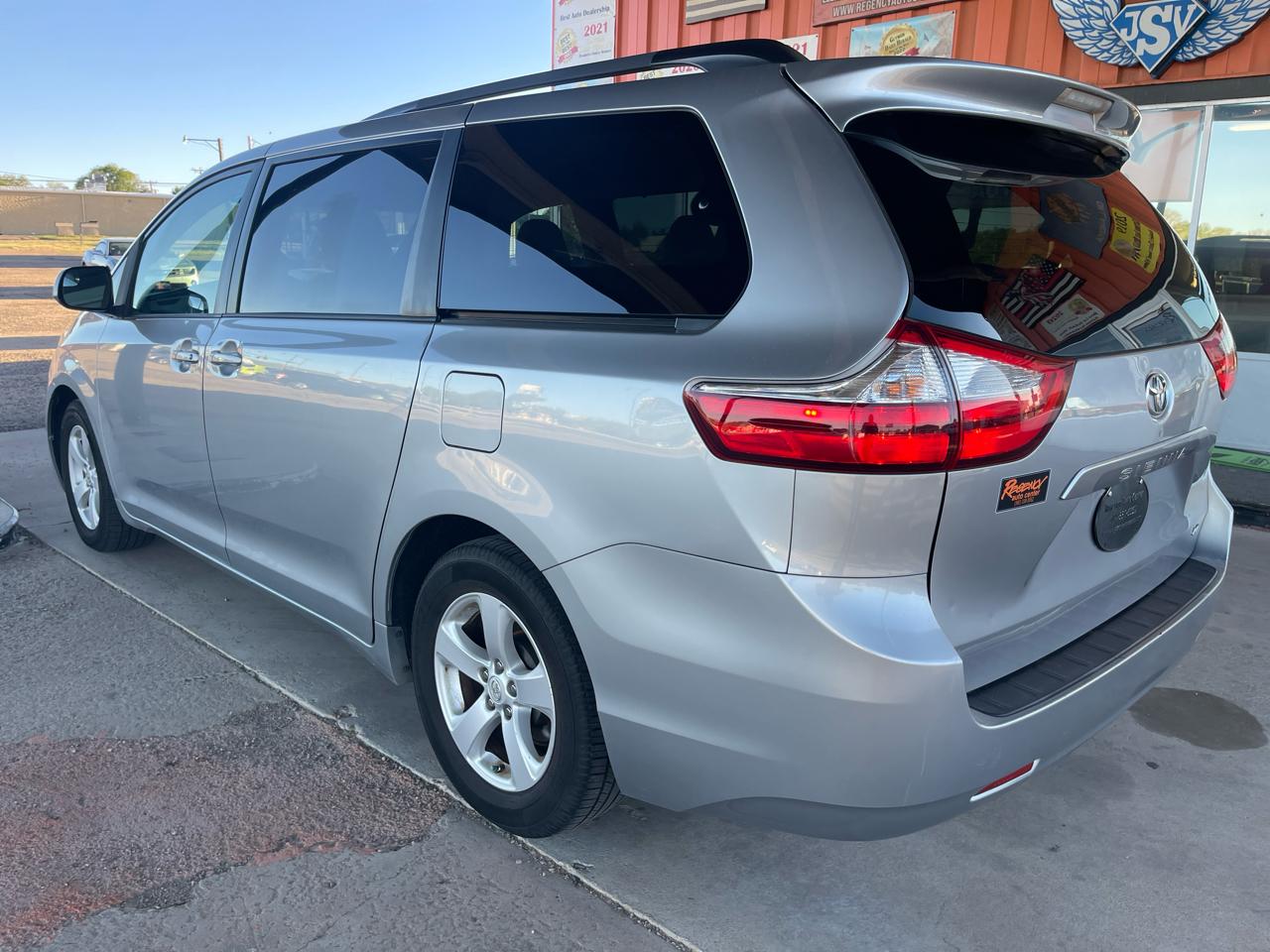 Toyota Sienna 5dr 8-Pass Van LE FWD (Natl) 2015