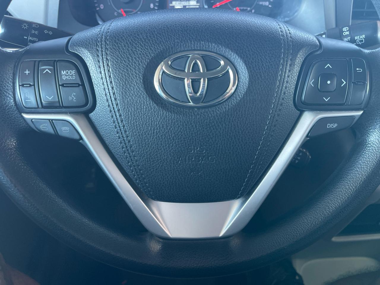 Toyota Sienna 5dr 8-Pass Van LE FWD (Natl) 2015