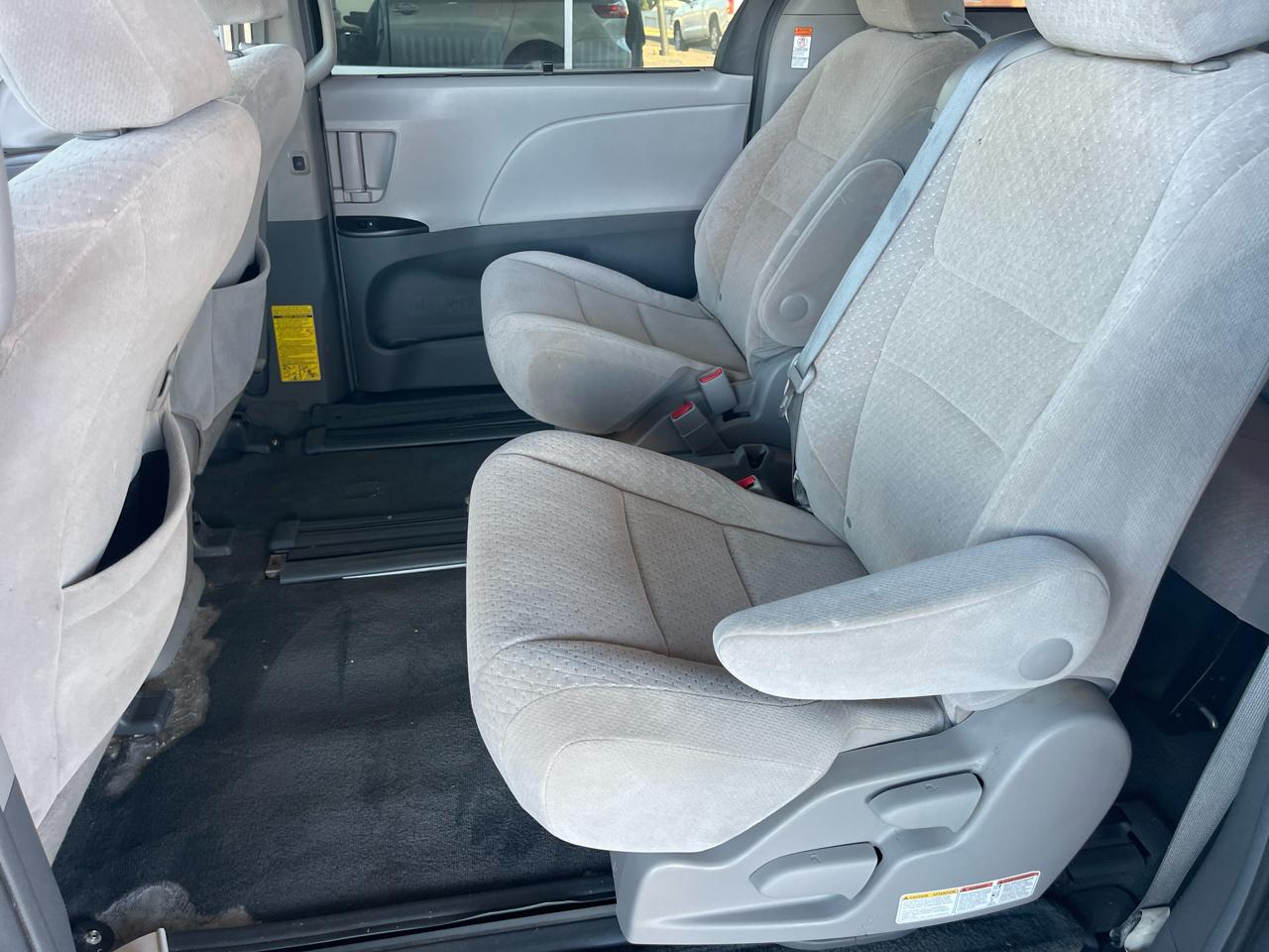 Toyota Sienna 5dr 8-Pass Van LE FWD (Natl) 2015