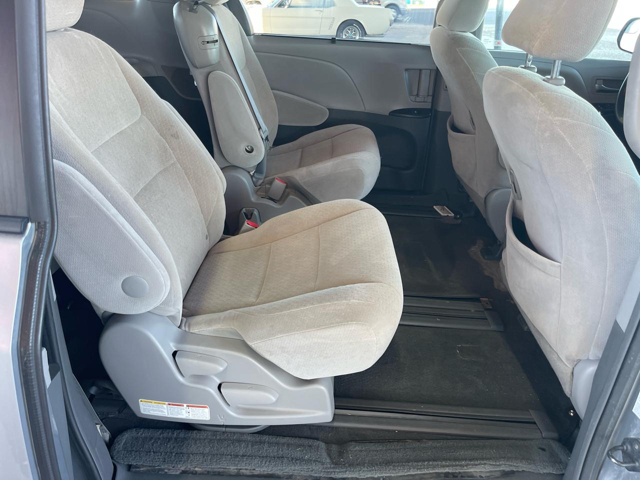 Toyota Sienna 5dr 8-Pass Van LE FWD (Natl) 2015