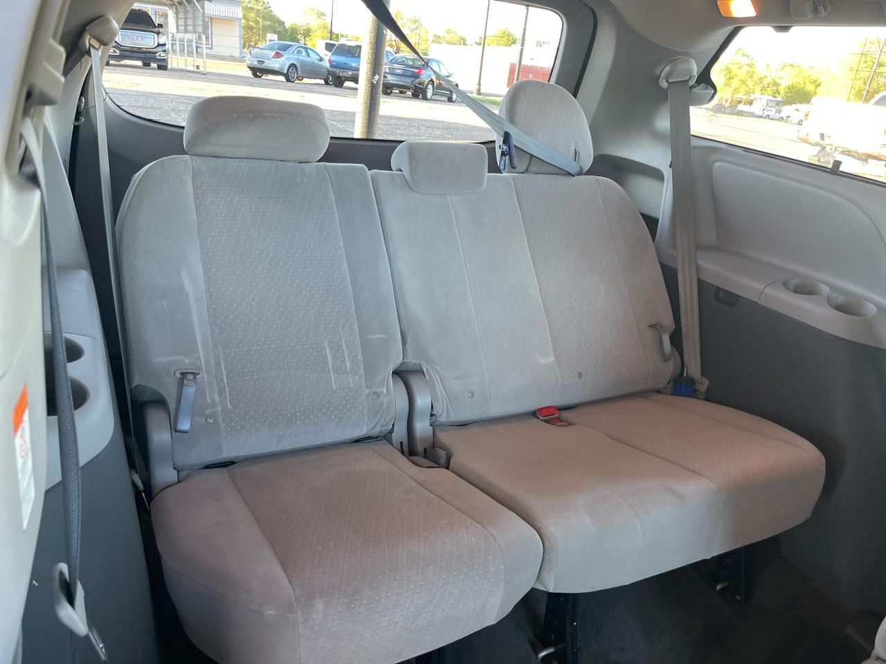 Toyota Sienna 5dr 8-Pass Van LE FWD (Natl) 2015