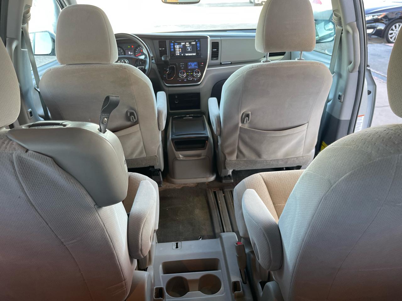 Toyota Sienna 5dr 8-Pass Van LE FWD (Natl) 2015