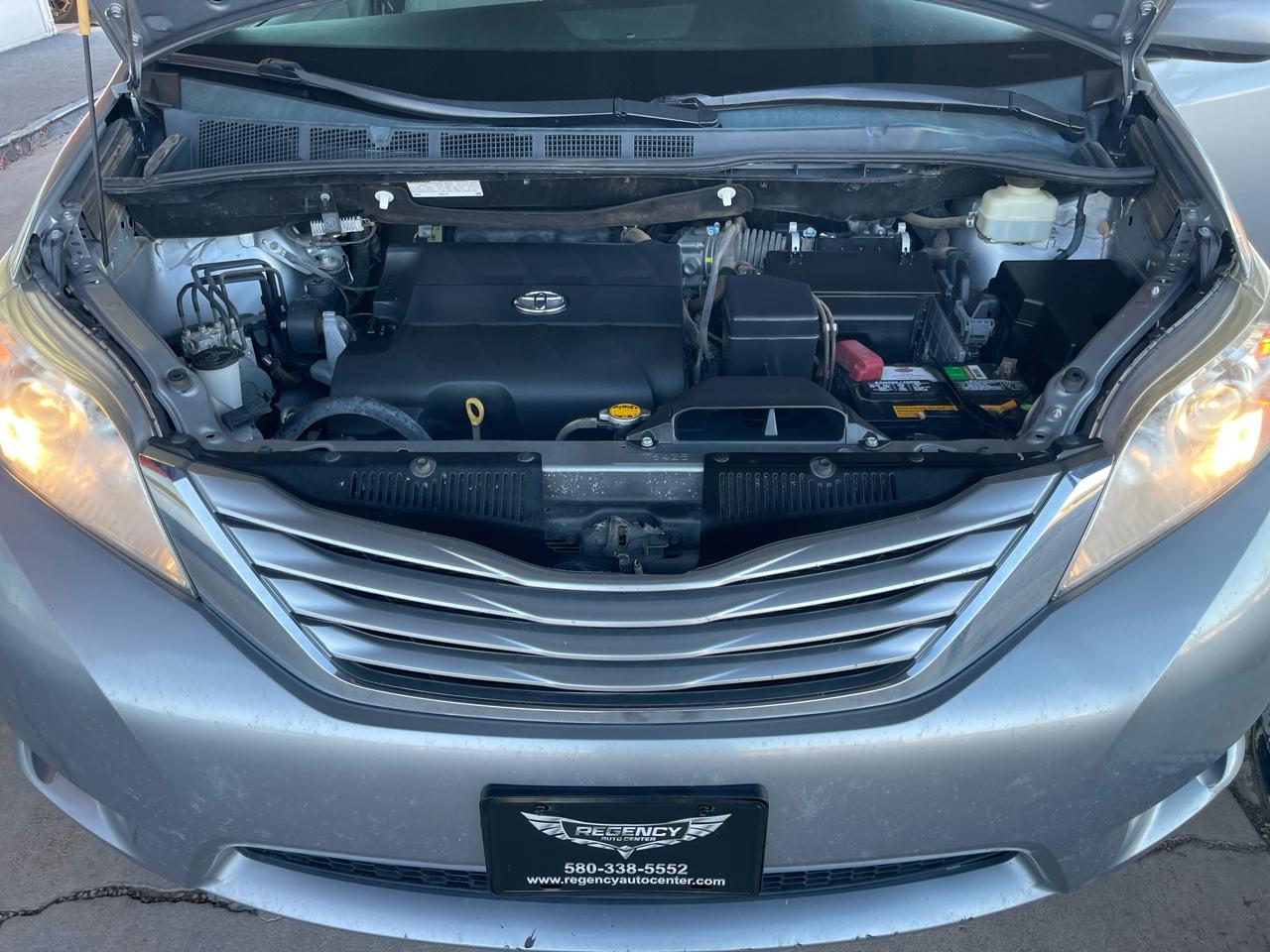 Toyota Sienna 5dr 8-Pass Van LE FWD (Natl) 2015