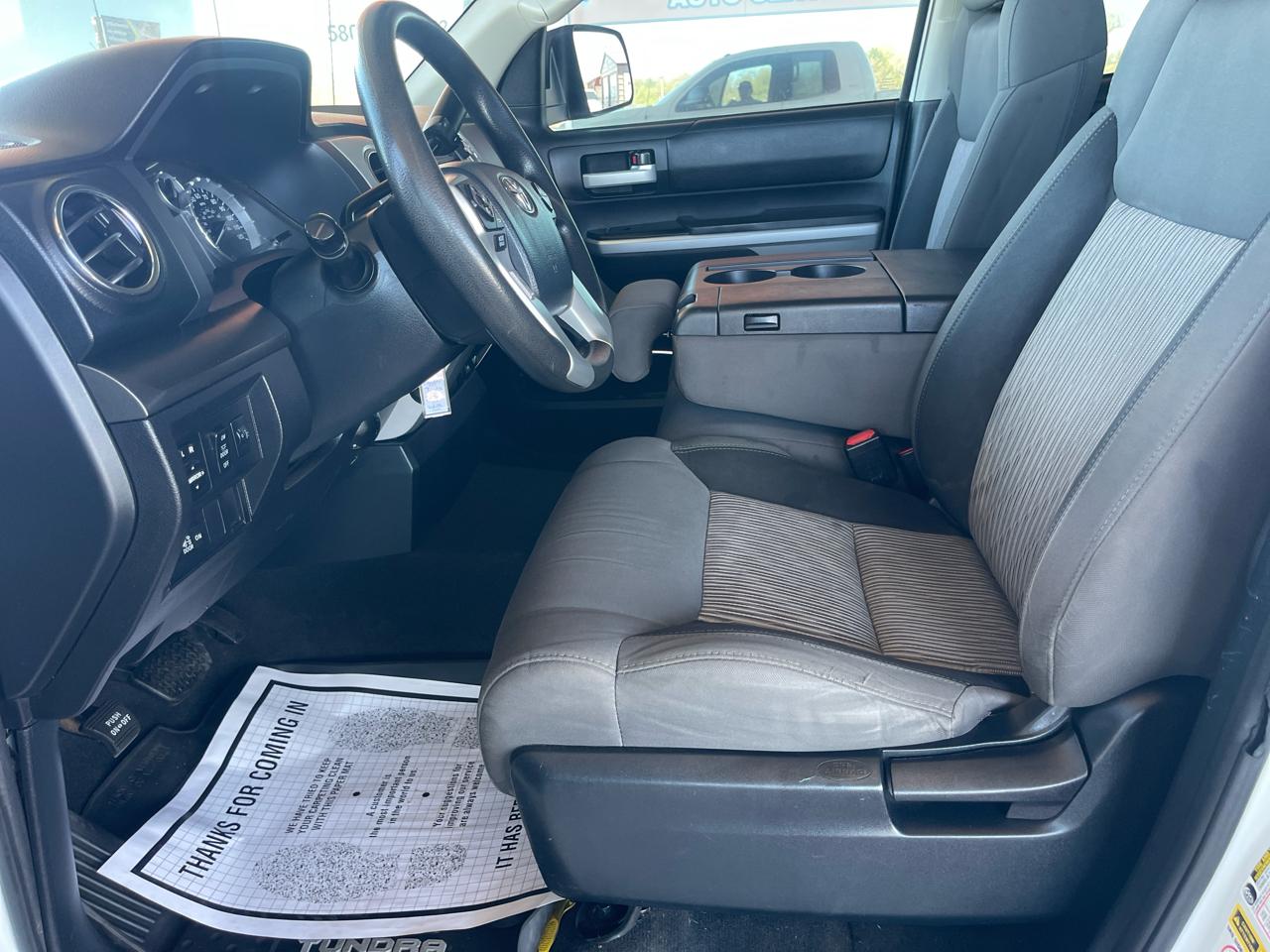 Toyota Tundra 4WD Double 145.7" 5.7L V8 SR5 (Natl 2014