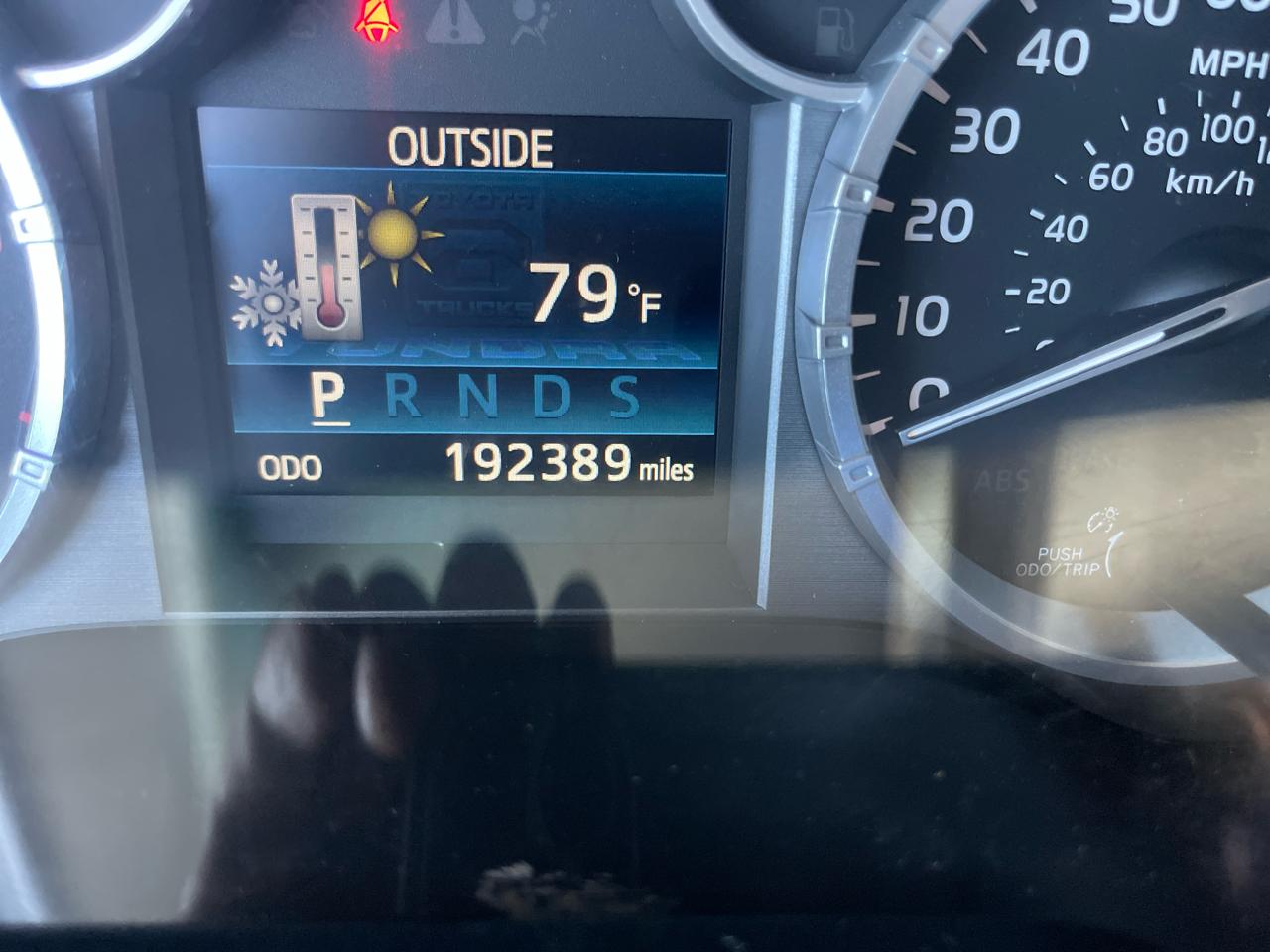 Toyota Tundra 4WD Double 145.7" 5.7L V8 SR5 (Natl 2014