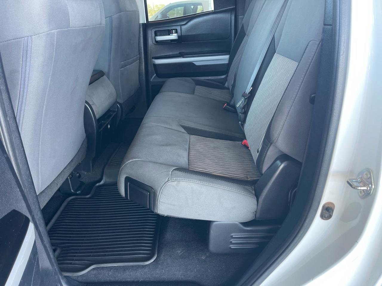 Toyota Tundra 4WD Double 145.7" 5.7L V8 SR5 (Natl 2014