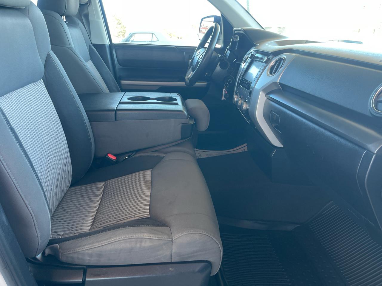 Toyota Tundra 4WD Double 145.7" 5.7L V8 SR5 (Natl 2014