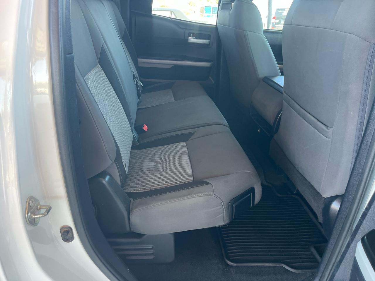 Toyota Tundra 4WD Double 145.7" 5.7L V8 SR5 (Natl 2014