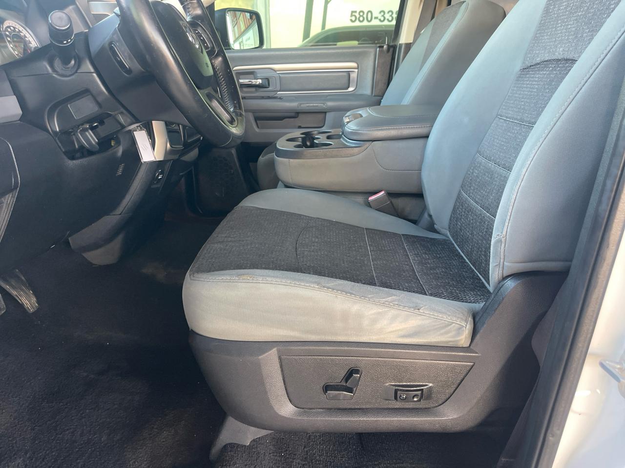 RAM 1500 Big Horn 4x2 Quad Cab 6'4" Box 2017