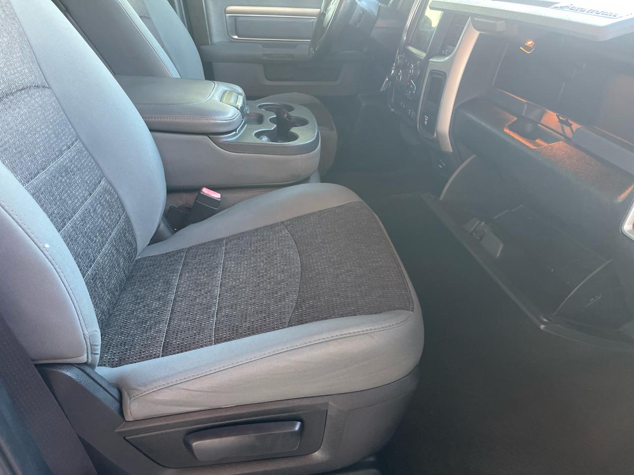 RAM 1500 Big Horn 4x2 Quad Cab 6'4" Box 2017