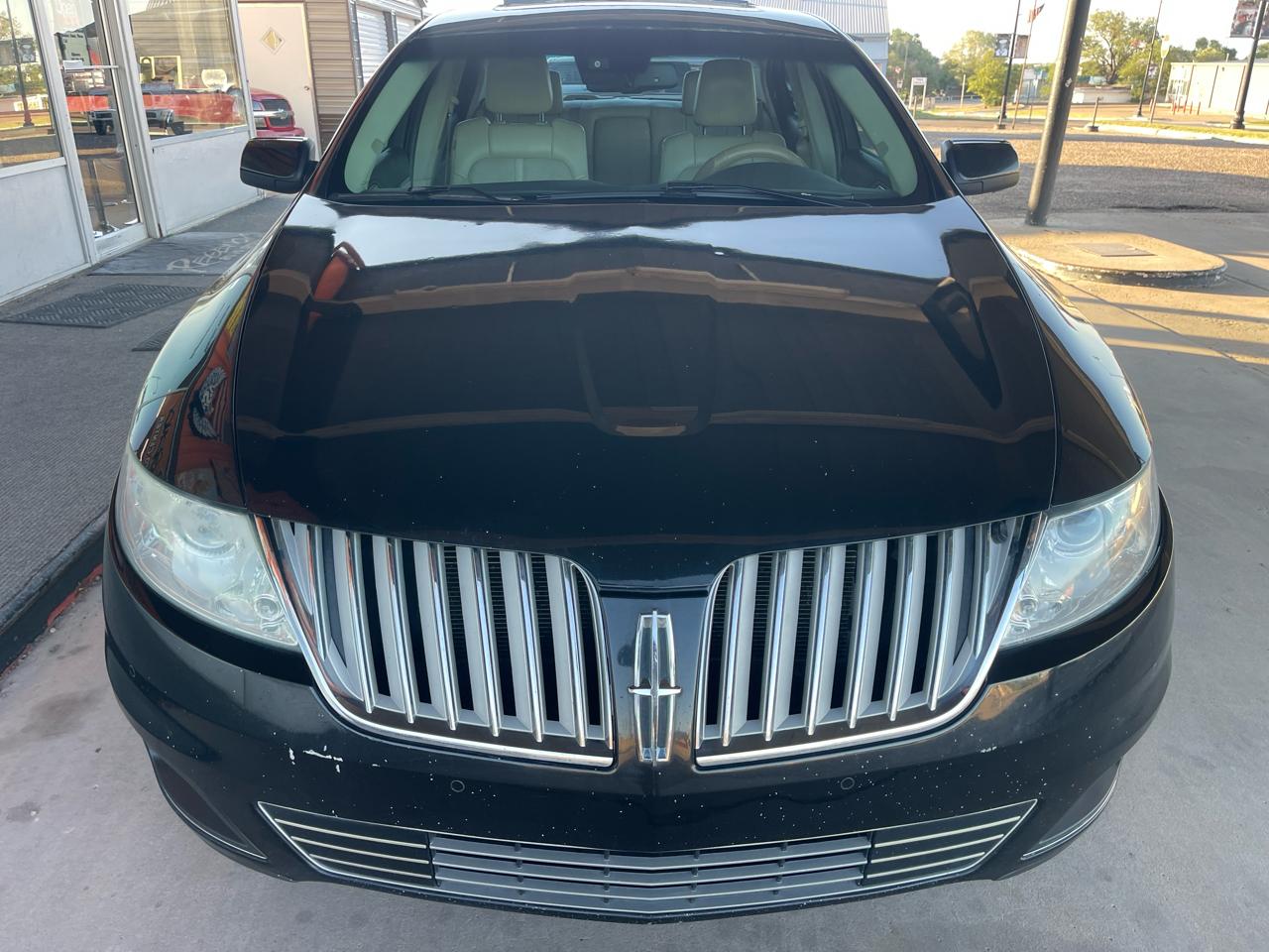 Lincoln MKS 4dr Sdn 3.7L AWD 2010