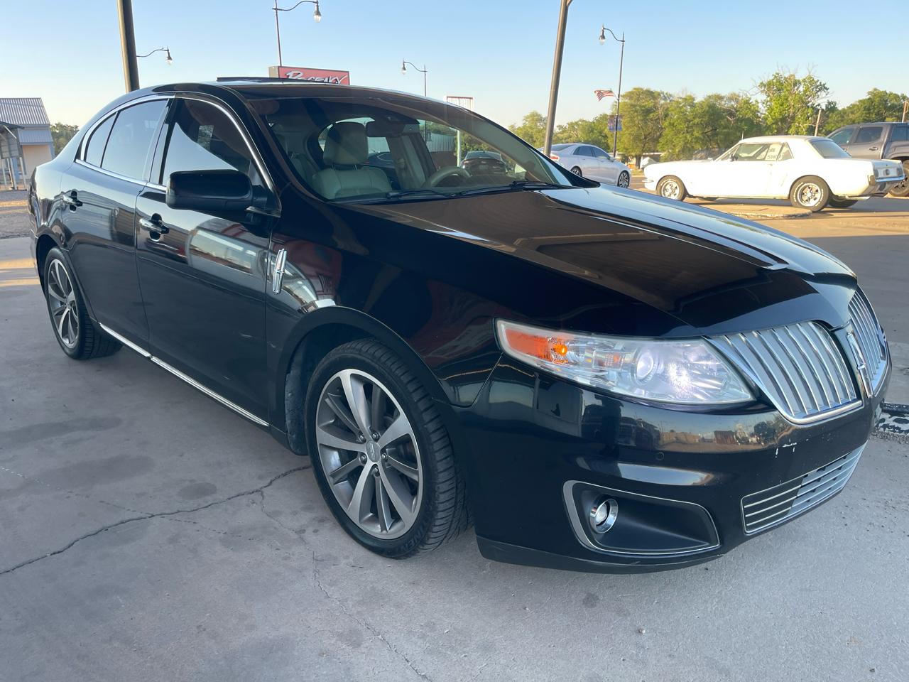 Lincoln MKS 4dr Sdn 3.7L AWD 2010