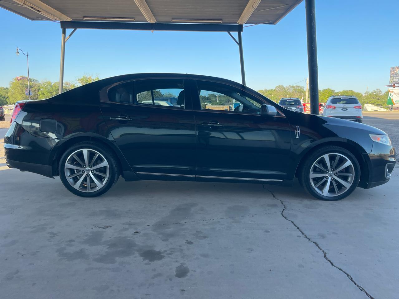 Lincoln MKS 4dr Sdn 3.7L AWD 2010
