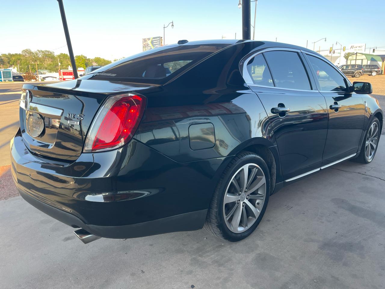 Lincoln MKS 4dr Sdn 3.7L AWD 2010