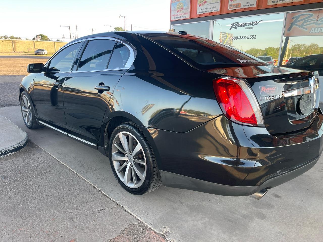 Lincoln MKS 4dr Sdn 3.7L AWD 2010