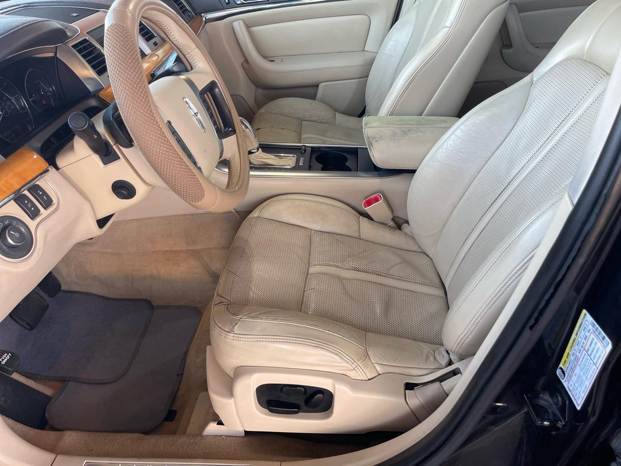 Lincoln MKS 4dr Sdn 3.7L AWD 2010