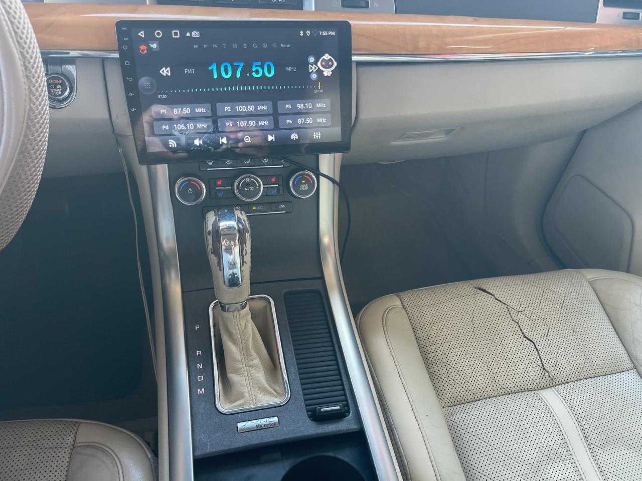 Lincoln MKS 4dr Sdn 3.7L AWD 2010