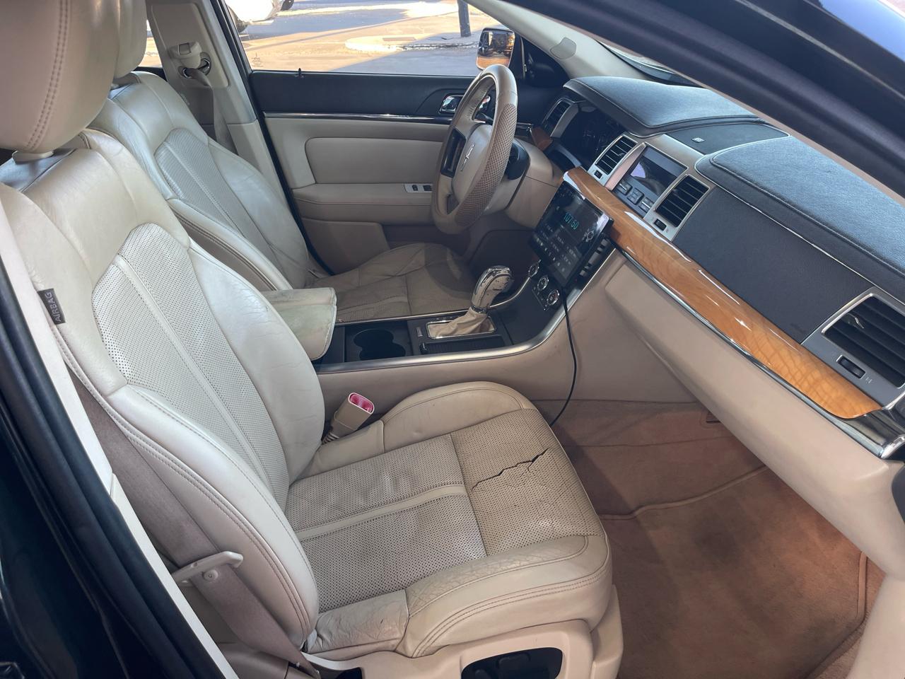 Lincoln MKS 4dr Sdn 3.7L AWD 2010